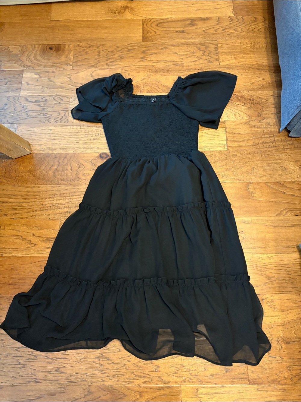 Lillusory Black Puff-Sleeve smocked Tiered Dress medium
